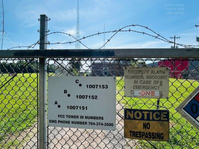 WBT_AM_1110_Security_Fence_Signage_Detail_Close_Up_03.jpg