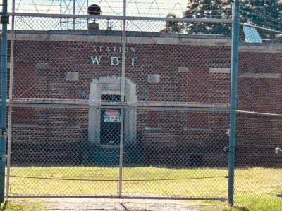 WBT_AM_1110_Station_Building_Front_Gate_Fence_Chainlink_Security_View_03.jpg