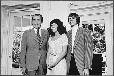 Carpenters_and_Nixon.gif