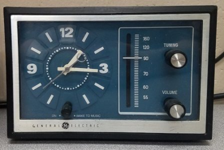 GE AM Radio 7-4725 A.jpg