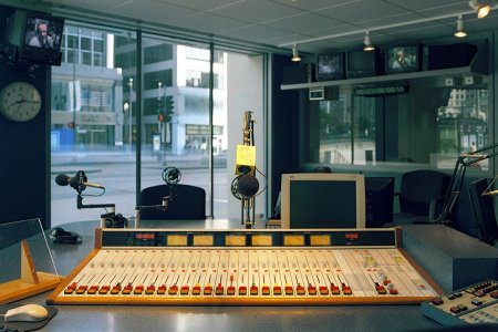 wgn-radio-office-2183931892.jpg