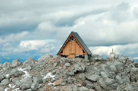 mountaintop-cabin-giovanni-pesamosca-1.jpg